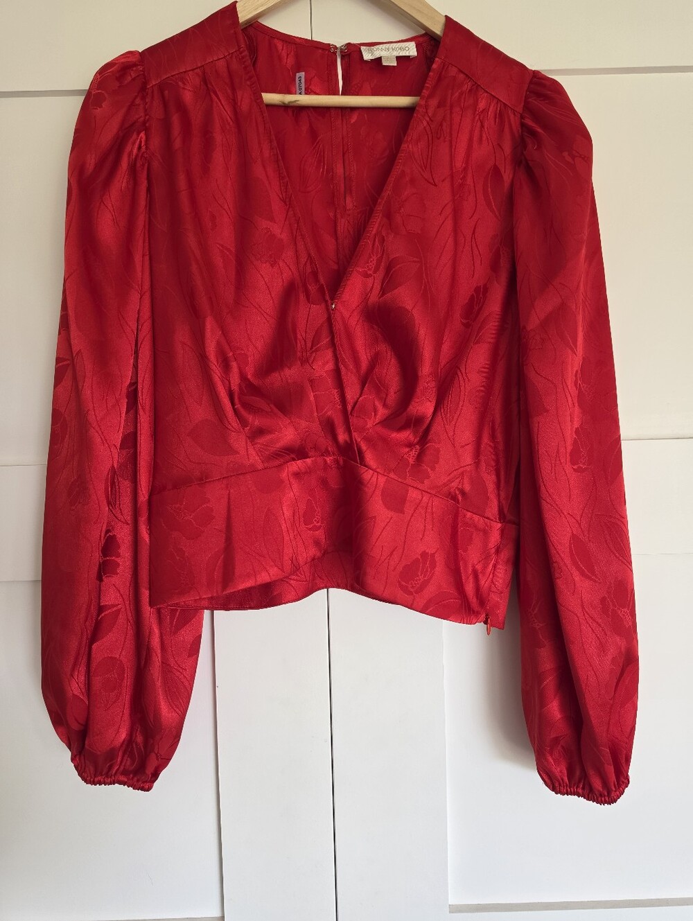 NWOT Rony Kobo Croppes Red Satin V-Neck Blouse with Puff Sleeves - Picture 3 of 15